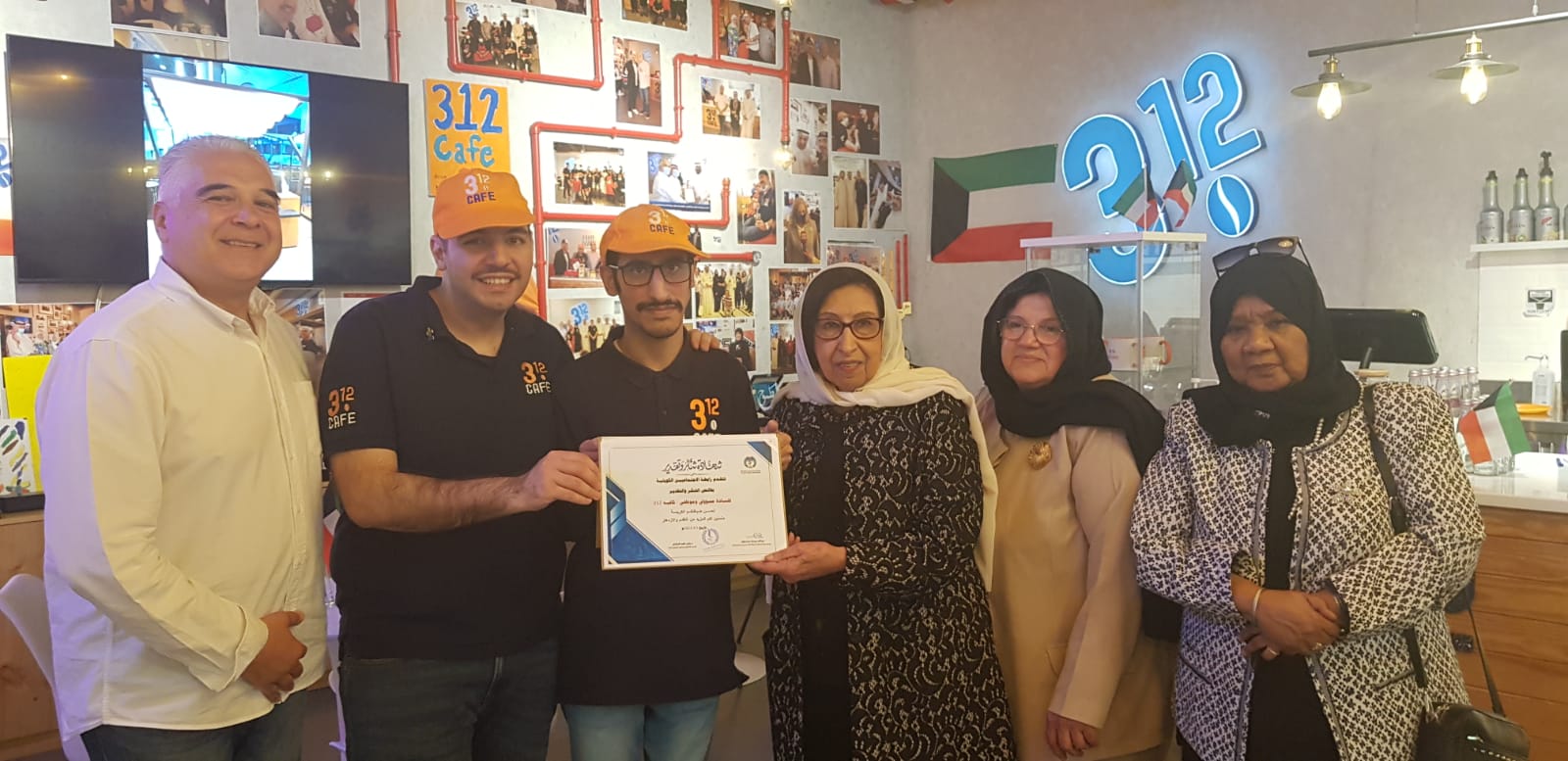 زيارة لجنة العمل الاجتماعي بالرابطة لكافيه 312